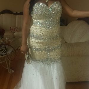 Off white prom/wedding dress